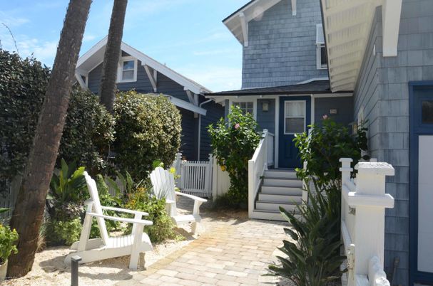 Exterior, Facade, American Craftsman