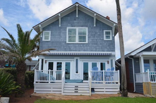 Exterior, Facade, American Craftsman