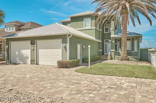 Attached, Exterior, Facade, Mediterranean