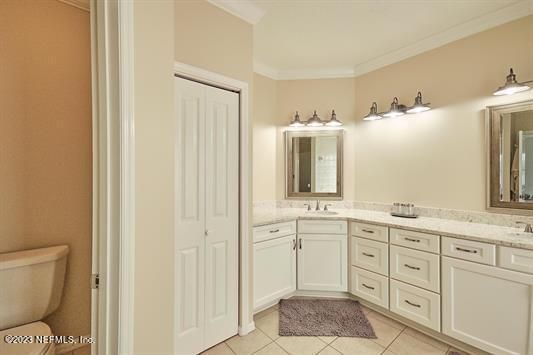 Bathroom, Dual Sink Vanities, Interior