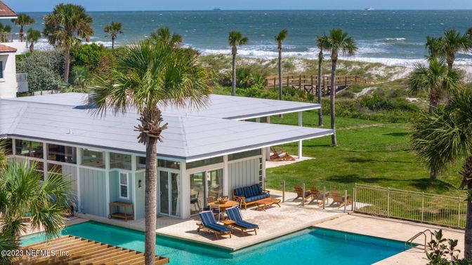 Exterior, Pool, Water