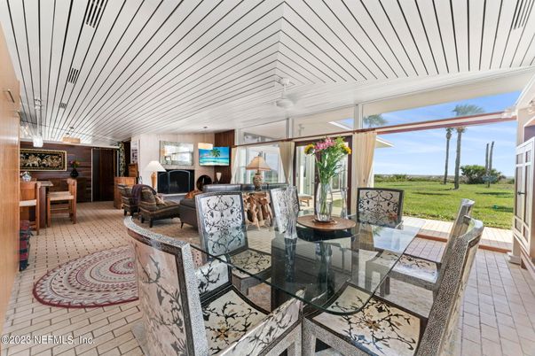 Dining room, Fireplace, Interior