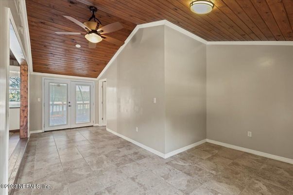 Empty room, Interior, Wooden Ceilings