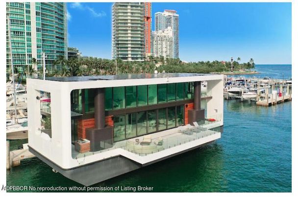 Exterior, Lake