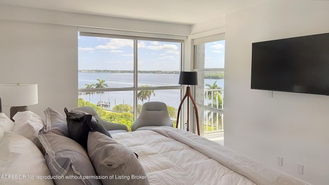 Bedroom, Interior, Water