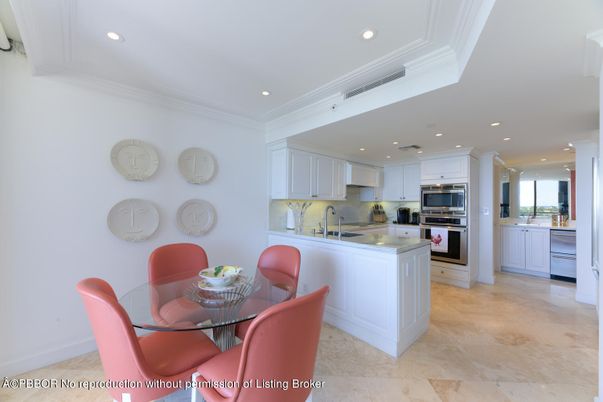 Dining room, Interior, Kitchen, Recessed Lighting, Stainless Steel Appliances