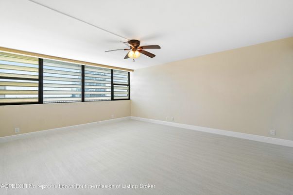 Empty room, Interior