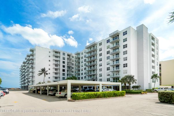 Exterior, Facade, Condo Building