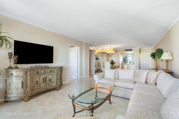 Chandelier, Dining room, Interior, Living room