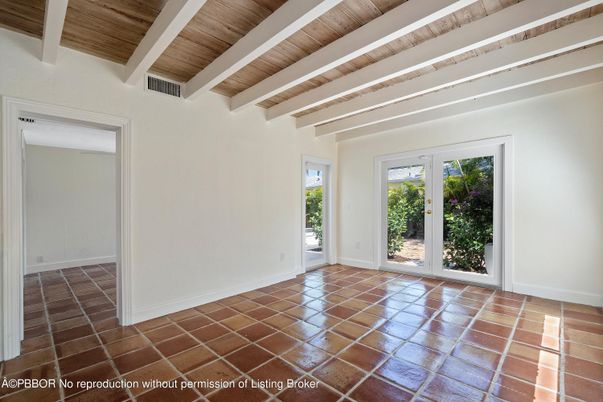 Empty room, Interior, Wooden Beams, Wooden Ceilings