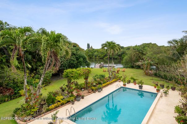 Exterior, Pool, Water
