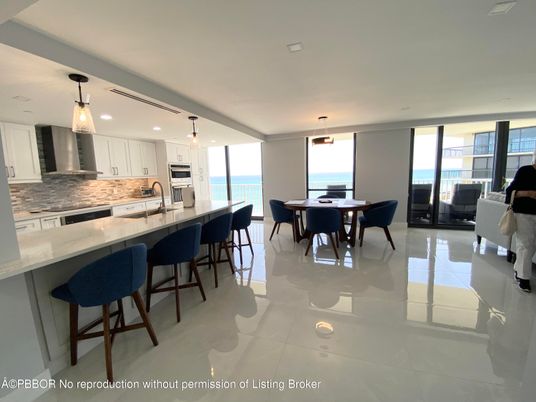 Dining room, Interior, Kitchen, Pendant Lights, Recessed Lighting, Stainless Steel Appliances, Water