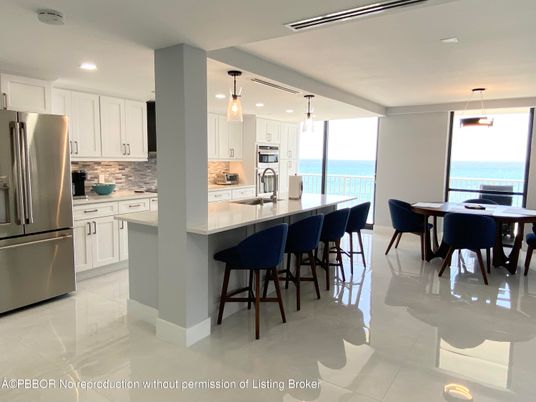 Dining room, Interior, Kitchen, Pendant Lights, Recessed Lighting, Stainless Steel Appliances, Water