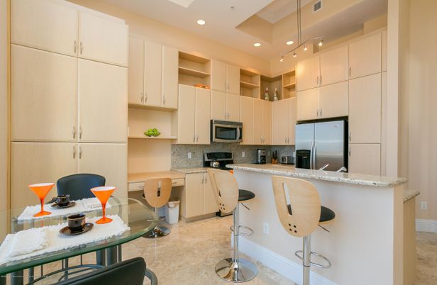 Dining room, Interior, Kitchen, Pendant Lights, Recessed Lighting, Stainless Steel Appliances