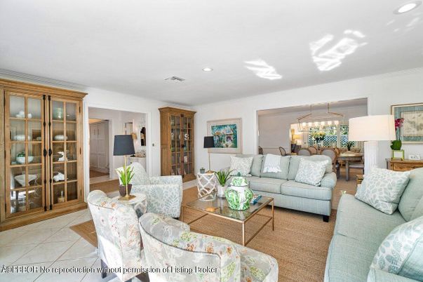 Dining room, Interior, Living room, Pendant Lights, Recessed Lighting