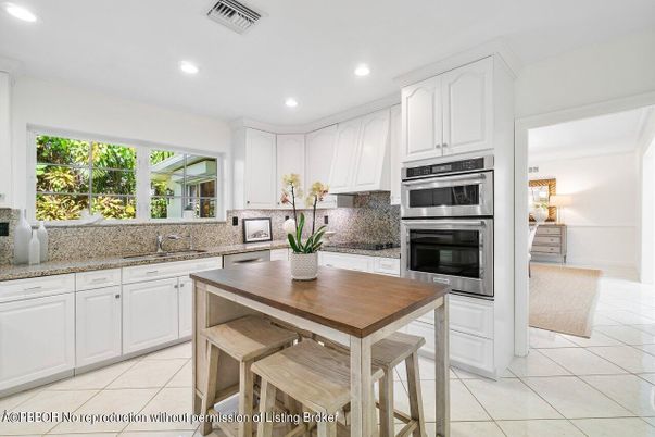 Dining room, Interior, Kitchen, Recessed Lighting, Stainless Steel Appliances