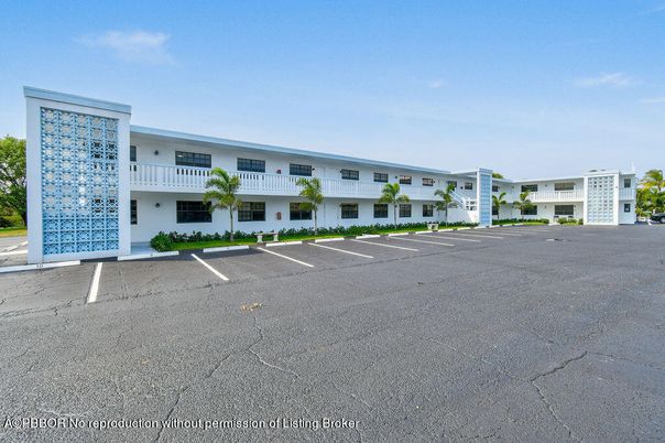 Exterior, Facade, Condo Building