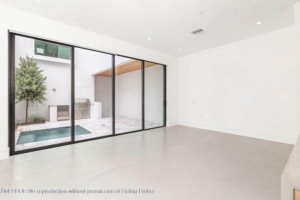 Empty room, Interior, Recessed Lighting