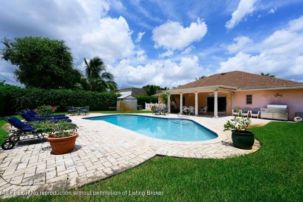 Exterior, Pool