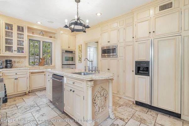 Chandelier, Interior, Kitchen, Recessed Lighting, Stainless Steel Appliances