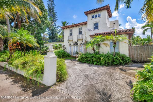 Exterior, Facade, Spanish Mediterranean