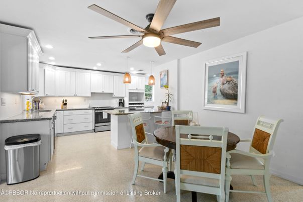 Dining room, Interior, Kitchen, Recessed Lighting, Stainless Steel Appliances
