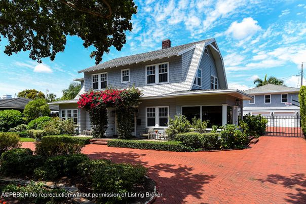 Exterior, Facade, American Foursquare