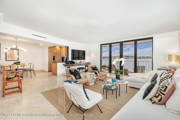 Dining room, Interior, Kitchen, Living room, Pendant Lights, Recessed Lighting, Stainless Steel Appliances