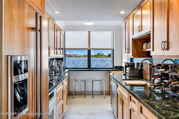 Interior, Kitchen, Recessed Lighting, Water