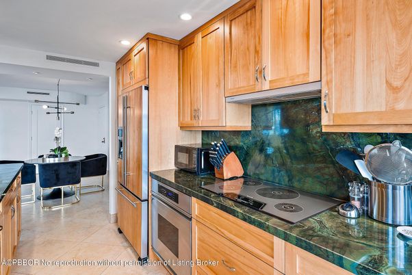 Dining room, Interior, Kitchen, Recessed Lighting