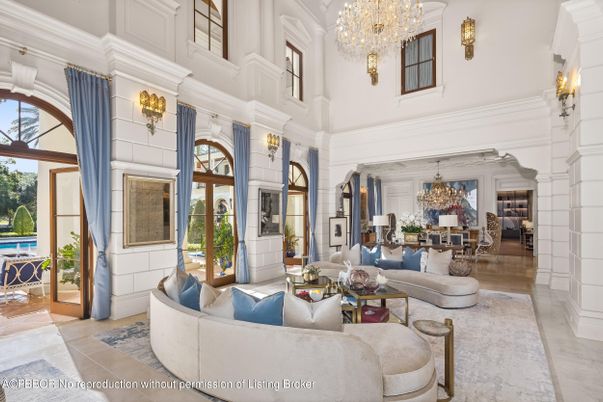 Chandelier, Dining room, Interior, Living room