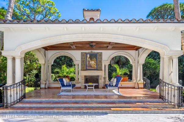 Exterior, Fireplace
