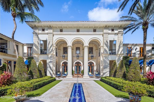 Exterior, Facade, Mediterranean