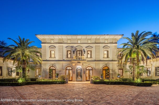 Exterior, Facade, Mediterranean