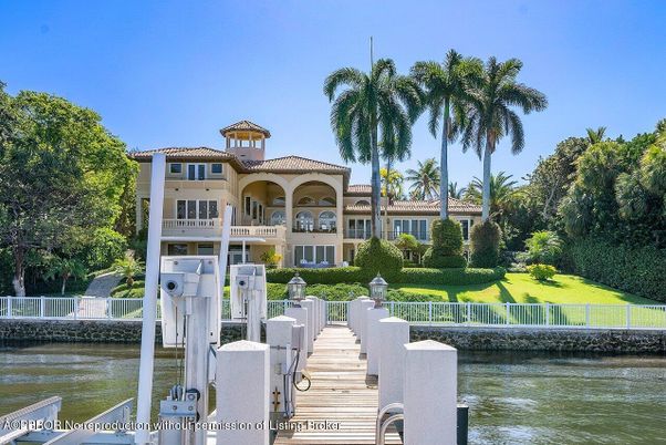 Exterior, Lake