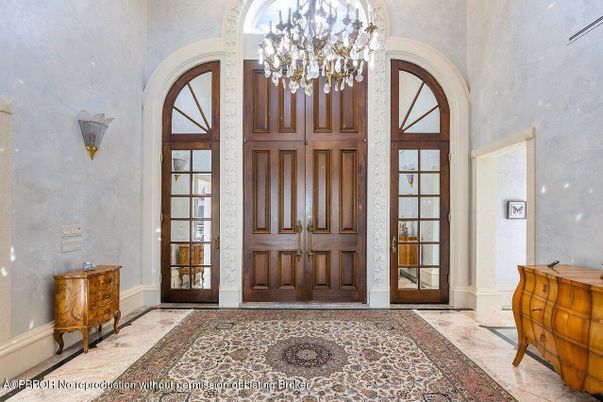 Chandelier, Interior