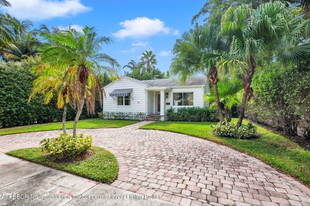 Backyard, Exterior, Facade, Ranch