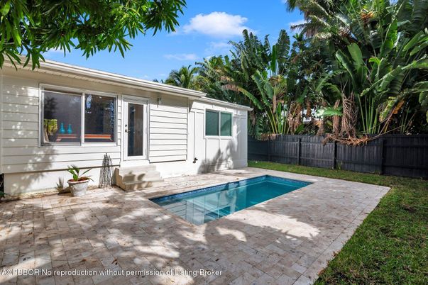 Exterior, Pool