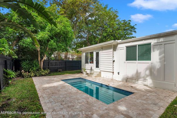 Exterior, Pool