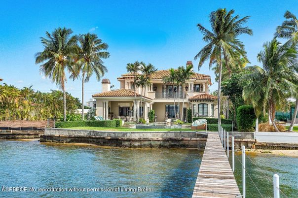 Exterior, Lake