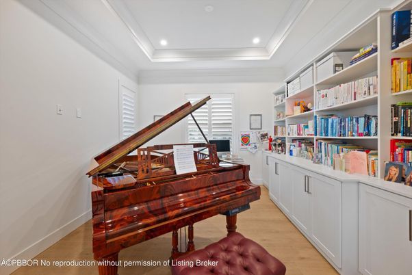 Interior, Piano, Recessed Lighting, Wood Texture Flooring