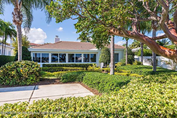 Backyard, Exterior, Facade, Ranch