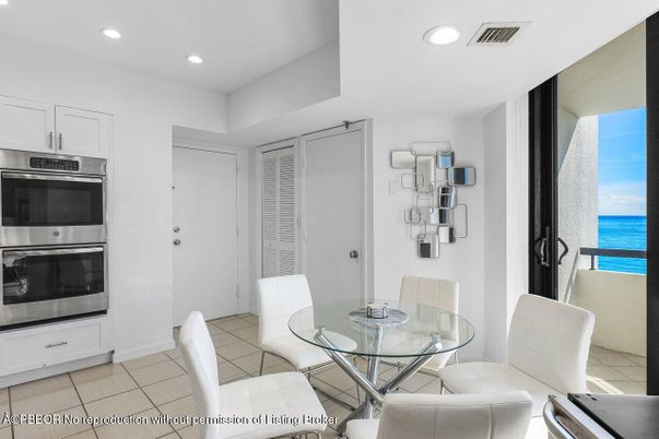 Dining room, Interior, Kitchen, Recessed Lighting, Stainless Steel Appliances, Water