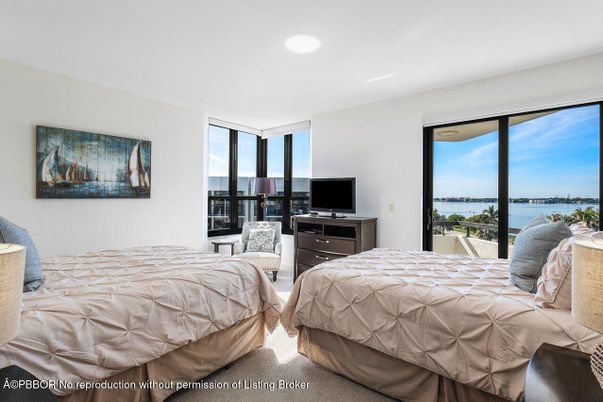 Bedroom, Interior, Recessed Lighting, Water