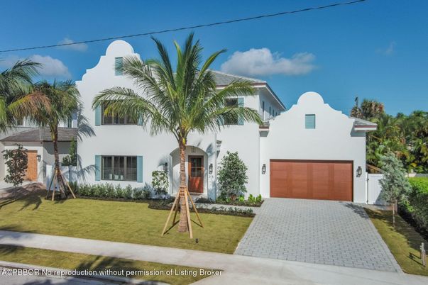 Attached, Exterior, Facade, Spanish Mediterranean