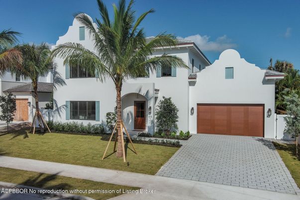 Attached, Exterior, Facade, Spanish Mediterranean