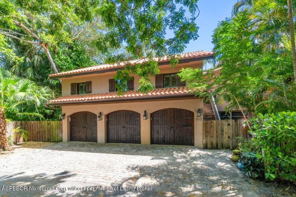 Attached, Exterior, Facade, Mediterranean