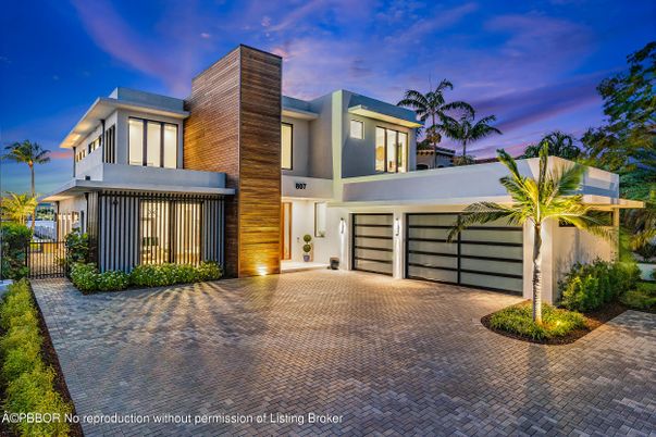 Attached, Exterior, Facade, Modern