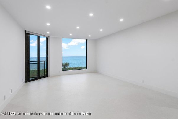 Empty room, Interior, Recessed Lighting, Water