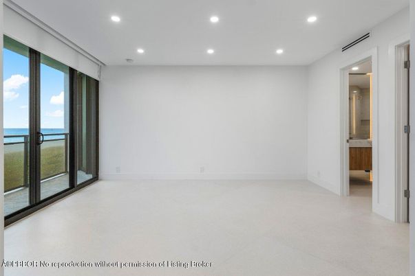 Empty room, Interior, Recessed Lighting, Water